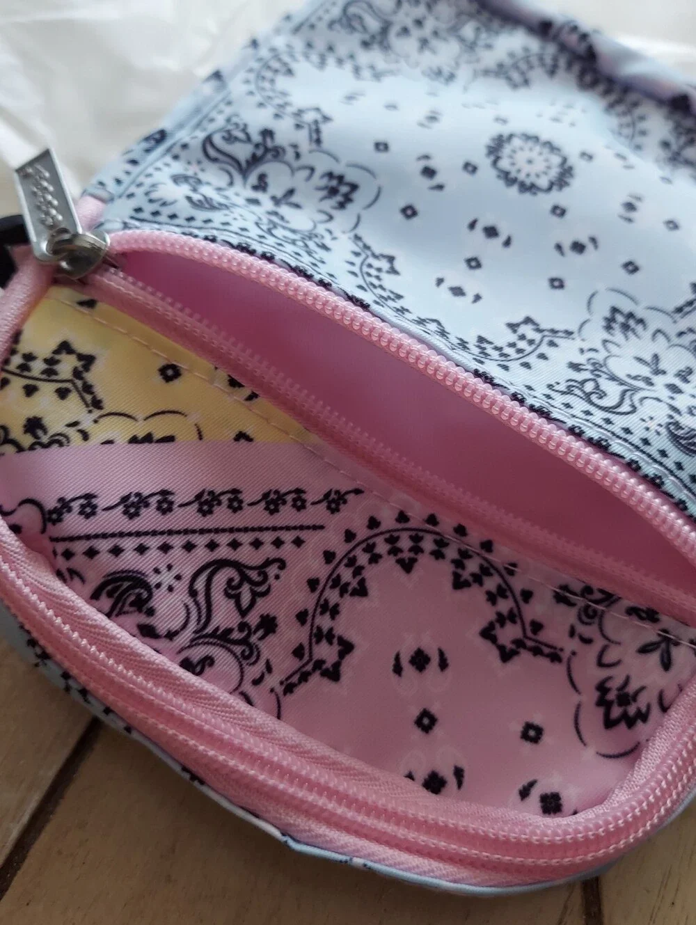 Iscream bnwt bandana